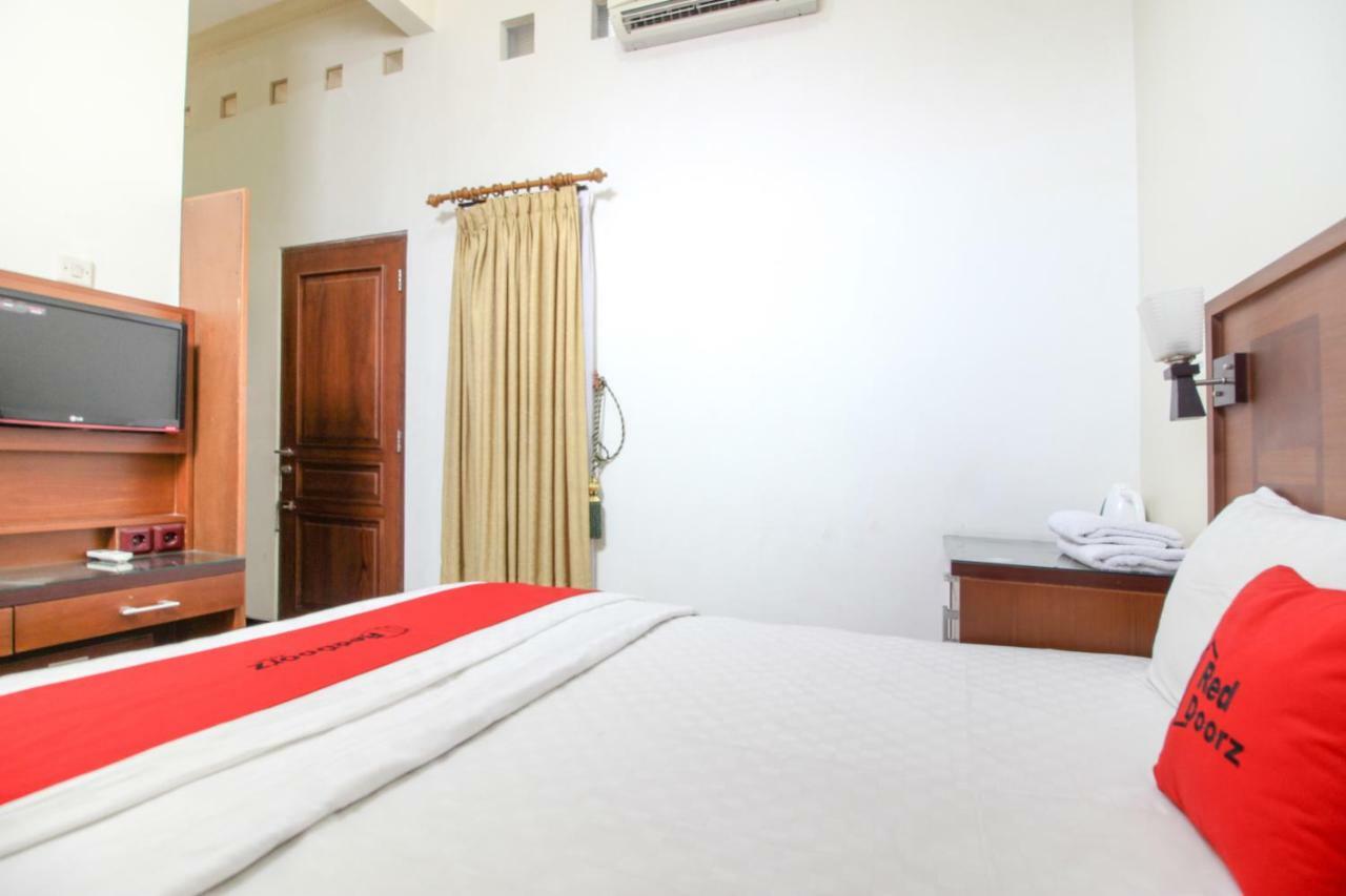 Reddoorz Plus @ Tegal Panggung Yogyakarta Kültér fotó